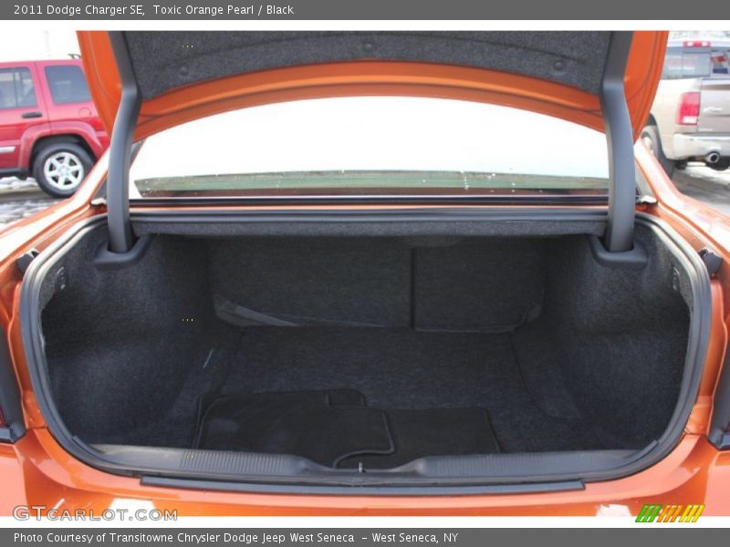 Toxic Orange Pearl / Black 2011 Dodge Charger SE