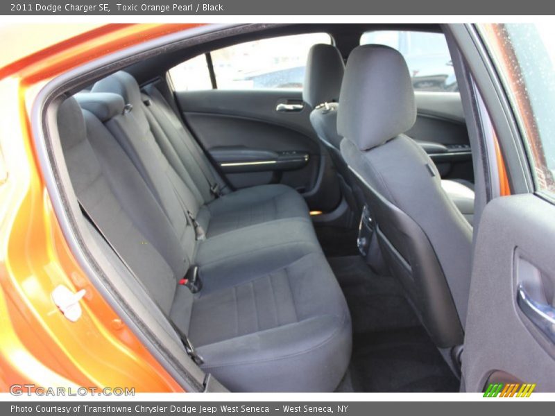 Toxic Orange Pearl / Black 2011 Dodge Charger SE