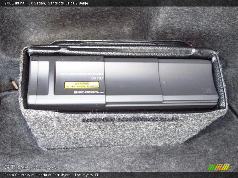 Sandrock Beige / Beige 2001 Infiniti I 30 Sedan