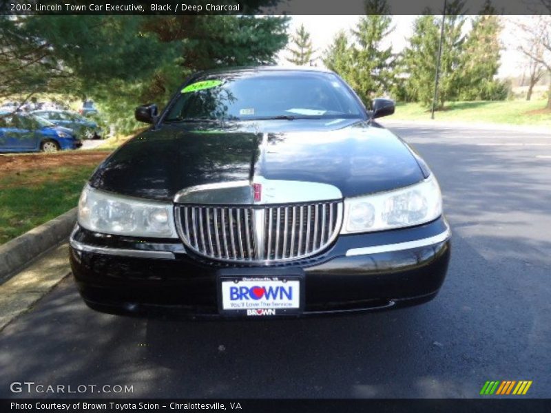 Black / Deep Charcoal 2002 Lincoln Town Car Executive