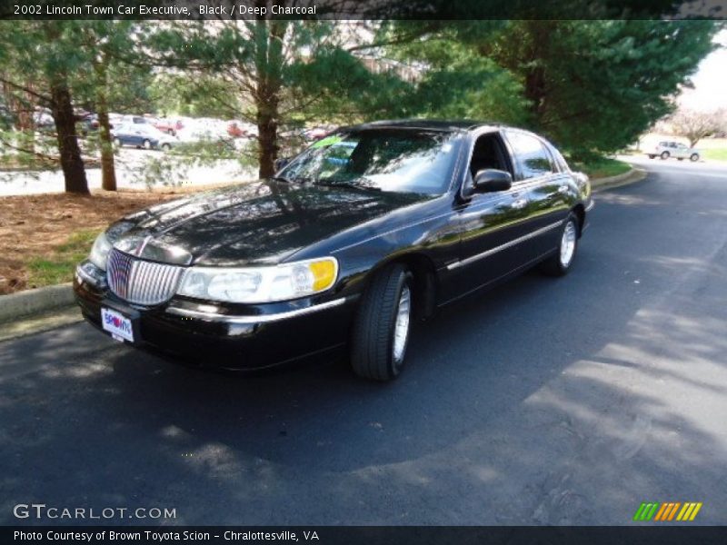 Black / Deep Charcoal 2002 Lincoln Town Car Executive