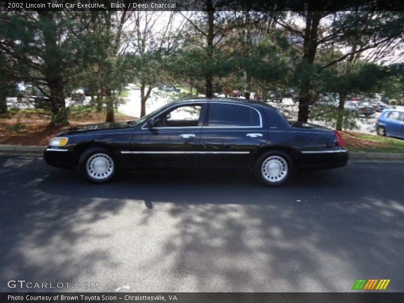 Black / Deep Charcoal 2002 Lincoln Town Car Executive