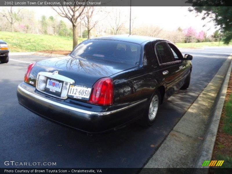 Black / Deep Charcoal 2002 Lincoln Town Car Executive