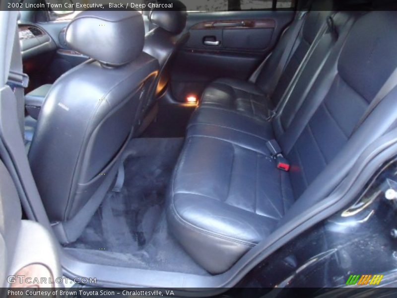 Black / Deep Charcoal 2002 Lincoln Town Car Executive