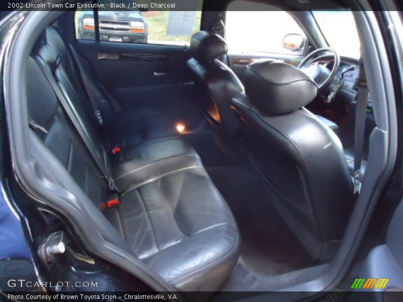 Black / Deep Charcoal 2002 Lincoln Town Car Executive