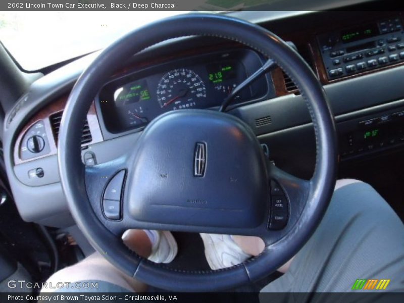 Black / Deep Charcoal 2002 Lincoln Town Car Executive