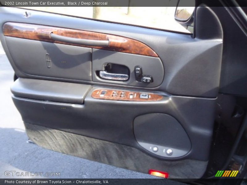 Black / Deep Charcoal 2002 Lincoln Town Car Executive