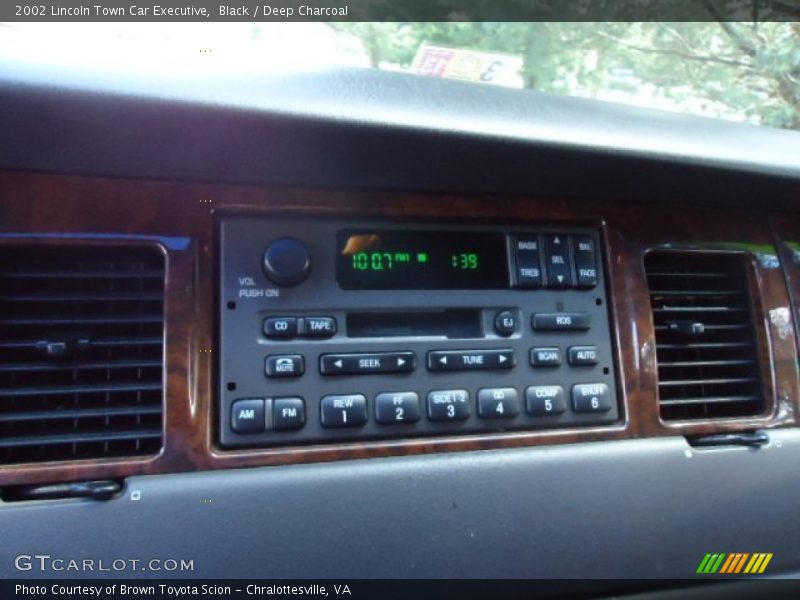 Black / Deep Charcoal 2002 Lincoln Town Car Executive