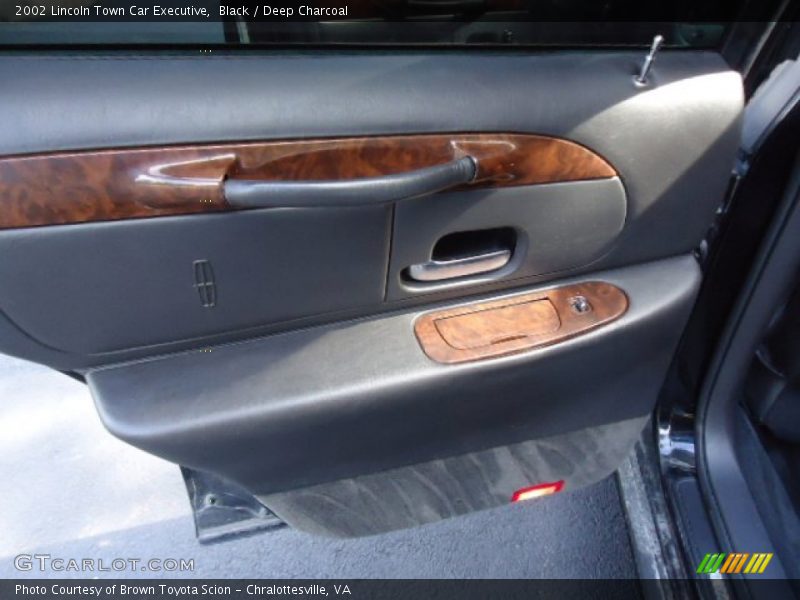 Black / Deep Charcoal 2002 Lincoln Town Car Executive