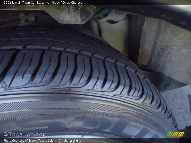 Black / Deep Charcoal 2002 Lincoln Town Car Executive