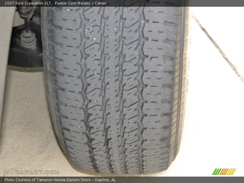Pueblo Gold Metallic / Camel 2007 Ford Expedition XLT
