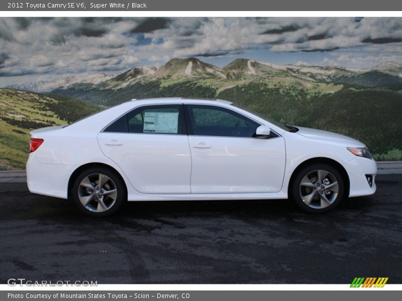 Super White / Black 2012 Toyota Camry SE V6