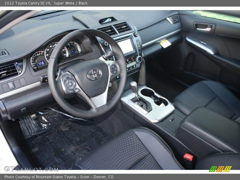 Super White / Black 2012 Toyota Camry SE V6