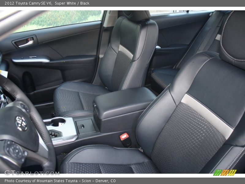 Super White / Black 2012 Toyota Camry SE V6