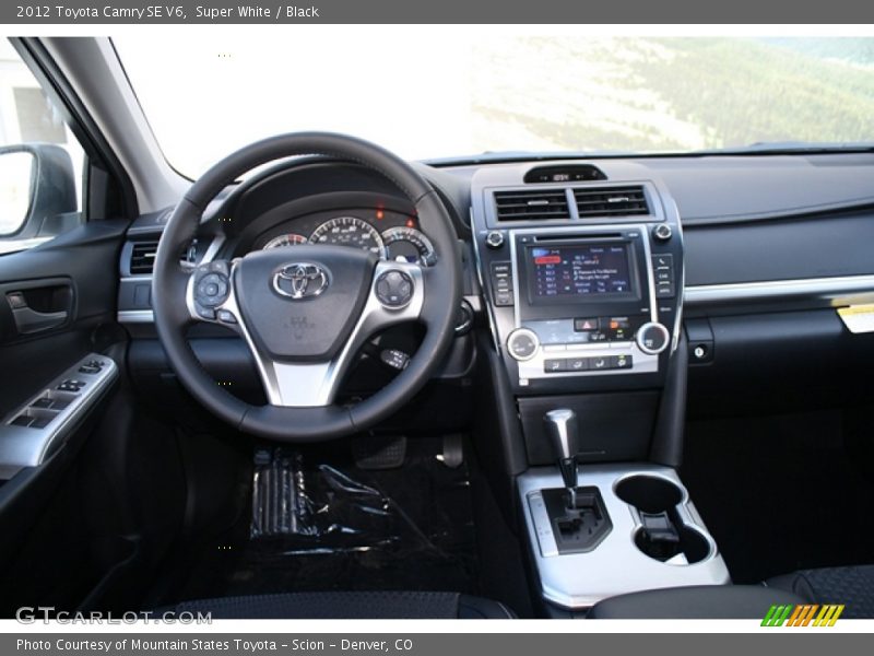 Super White / Black 2012 Toyota Camry SE V6