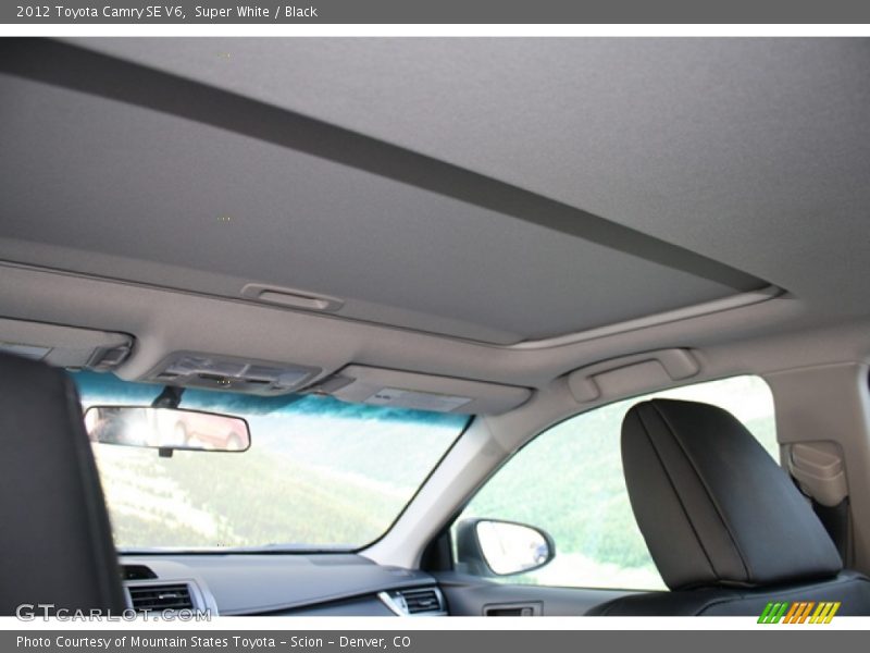 Super White / Black 2012 Toyota Camry SE V6