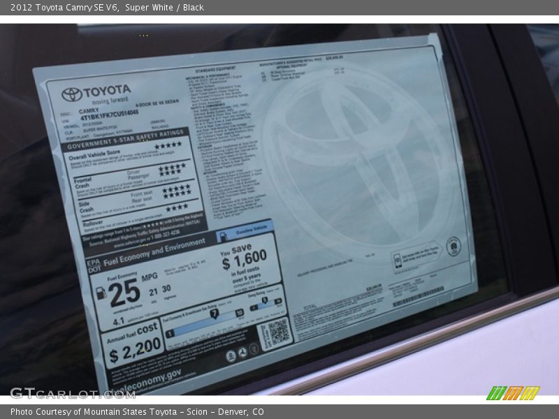 Super White / Black 2012 Toyota Camry SE V6