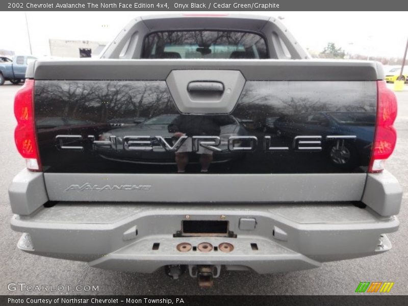 Onyx Black / Cedar Green/Graphite 2002 Chevrolet Avalanche The North Face Edition 4x4