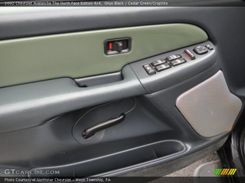 Onyx Black / Cedar Green/Graphite 2002 Chevrolet Avalanche The North Face Edition 4x4