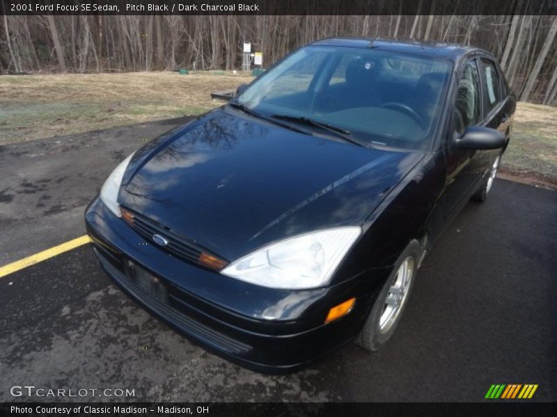 Pitch Black / Dark Charcoal Black 2001 Ford Focus SE Sedan
