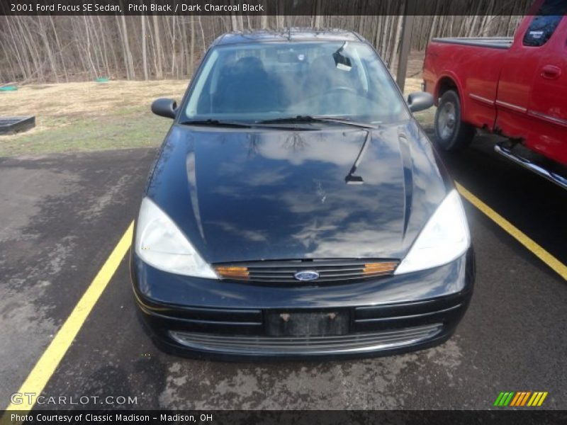 Pitch Black / Dark Charcoal Black 2001 Ford Focus SE Sedan