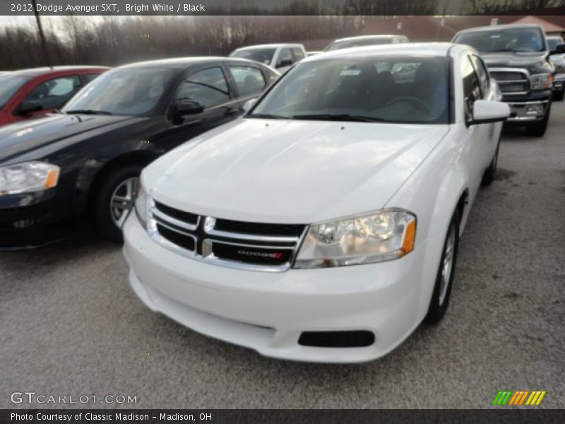 Bright White / Black 2012 Dodge Avenger SXT