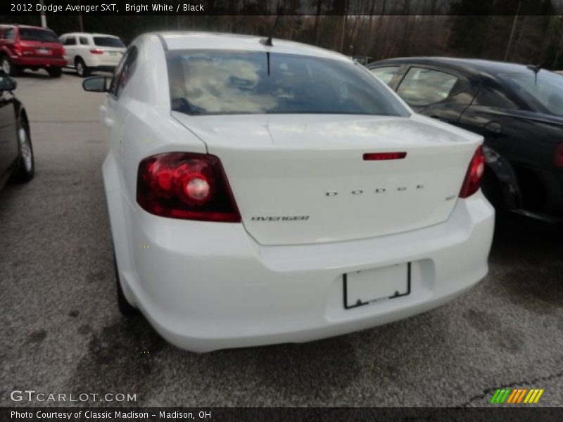 Bright White / Black 2012 Dodge Avenger SXT
