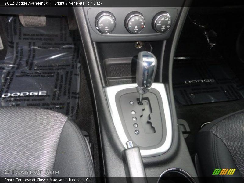 Bright Silver Metallic / Black 2012 Dodge Avenger SXT
