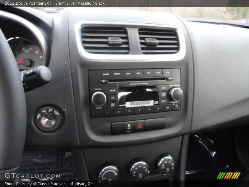 Bright Silver Metallic / Black 2012 Dodge Avenger SXT