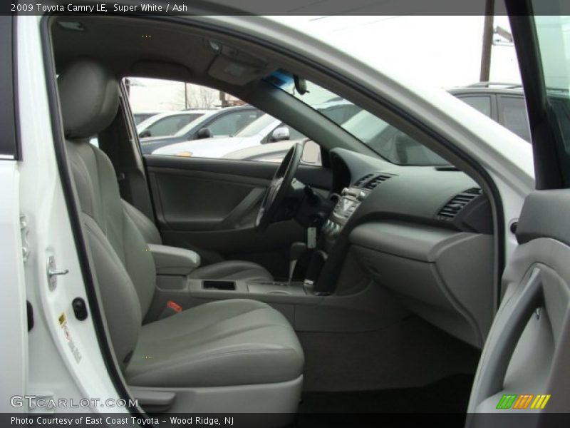Super White / Ash 2009 Toyota Camry LE