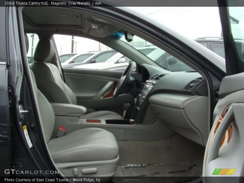 Magnetic Gray Metallic / Ash 2009 Toyota Camry XLE
