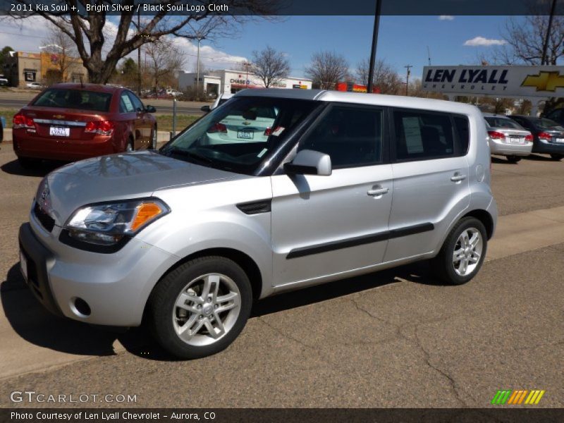 Bright Silver / Black Soul Logo Cloth 2011 Kia Soul +