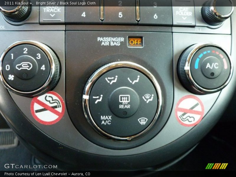 Bright Silver / Black Soul Logo Cloth 2011 Kia Soul +