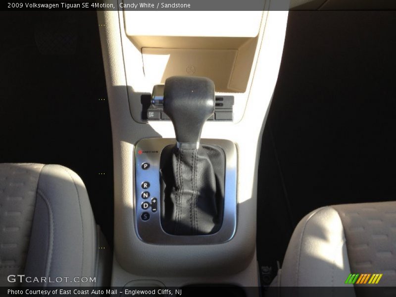 Candy White / Sandstone 2009 Volkswagen Tiguan SE 4Motion