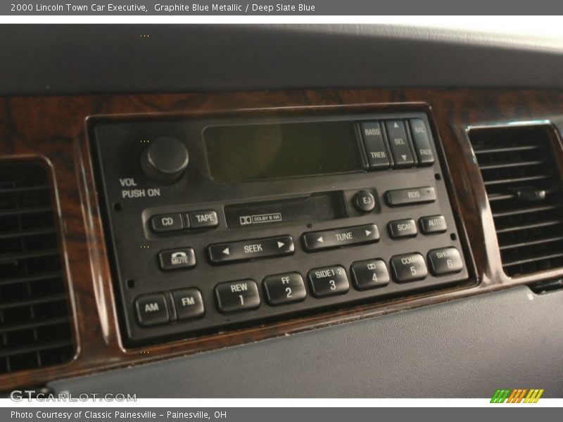 Audio System of 2000 Town Car Executive
