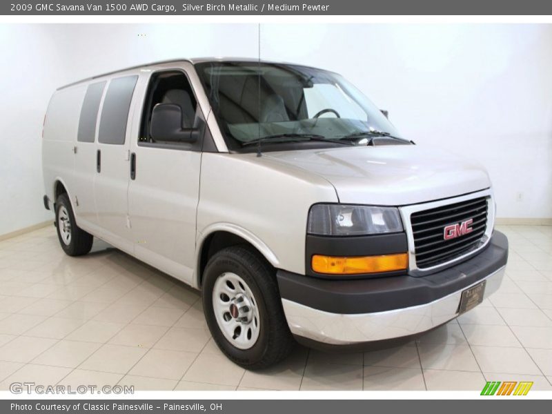 Front 3/4 View of 2009 Savana Van 1500 AWD Cargo