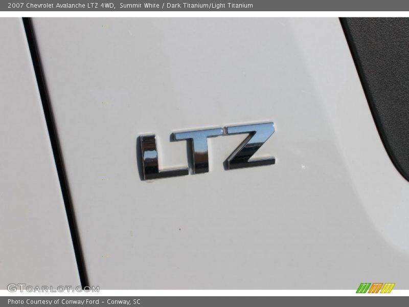 Summit White / Dark Titanium/Light Titanium 2007 Chevrolet Avalanche LTZ 4WD