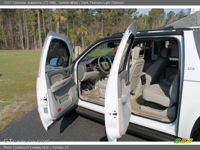 Summit White / Dark Titanium/Light Titanium 2007 Chevrolet Avalanche LTZ 4WD