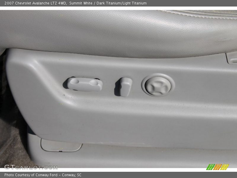 Summit White / Dark Titanium/Light Titanium 2007 Chevrolet Avalanche LTZ 4WD