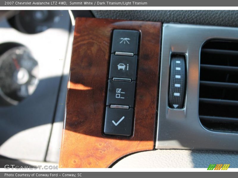 Summit White / Dark Titanium/Light Titanium 2007 Chevrolet Avalanche LTZ 4WD