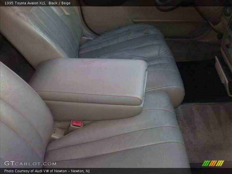 Black / Beige 1995 Toyota Avalon XLS