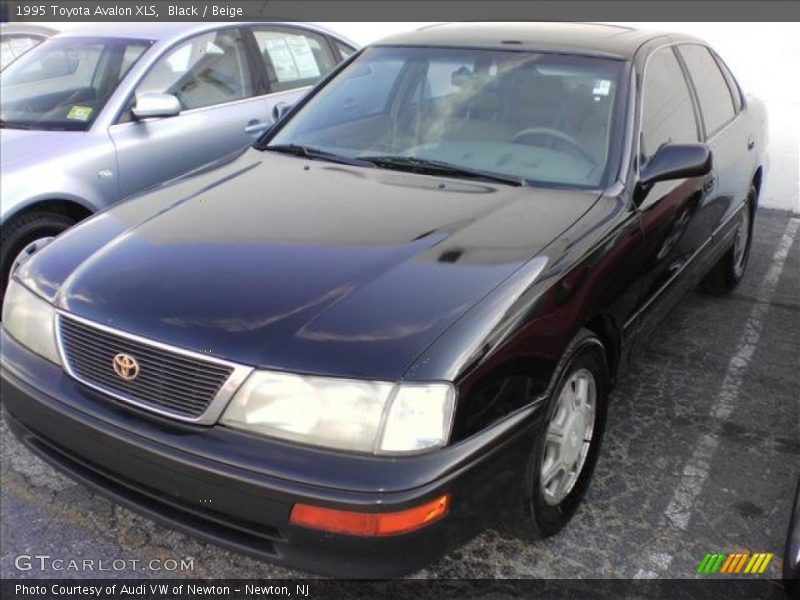 Front 3/4 View of 1995 Avalon XLS
