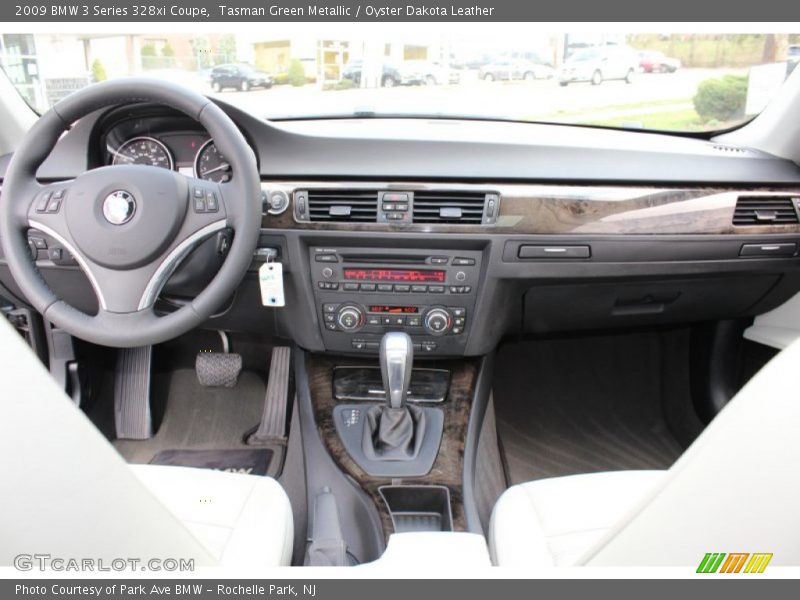 Dashboard of 2009 3 Series 328xi Coupe