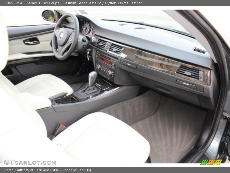 Dashboard of 2009 3 Series 328xi Coupe