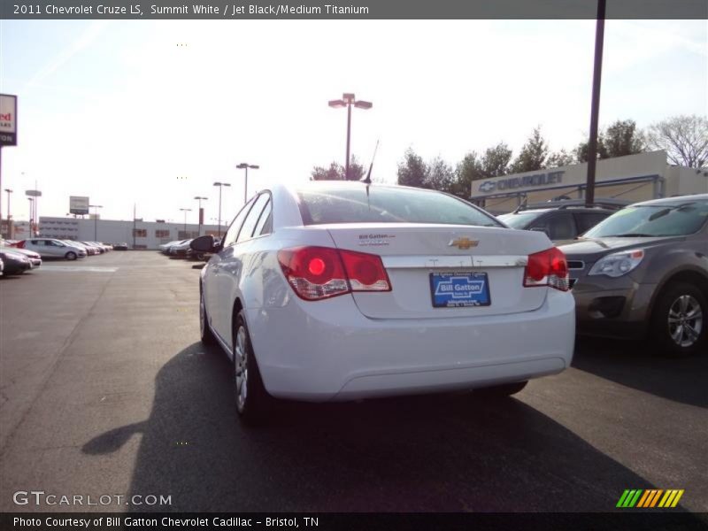 Summit White / Jet Black/Medium Titanium 2011 Chevrolet Cruze LS