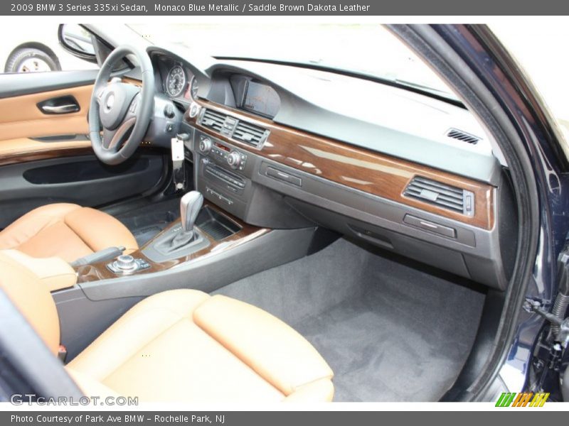Dashboard of 2009 3 Series 335xi Sedan
