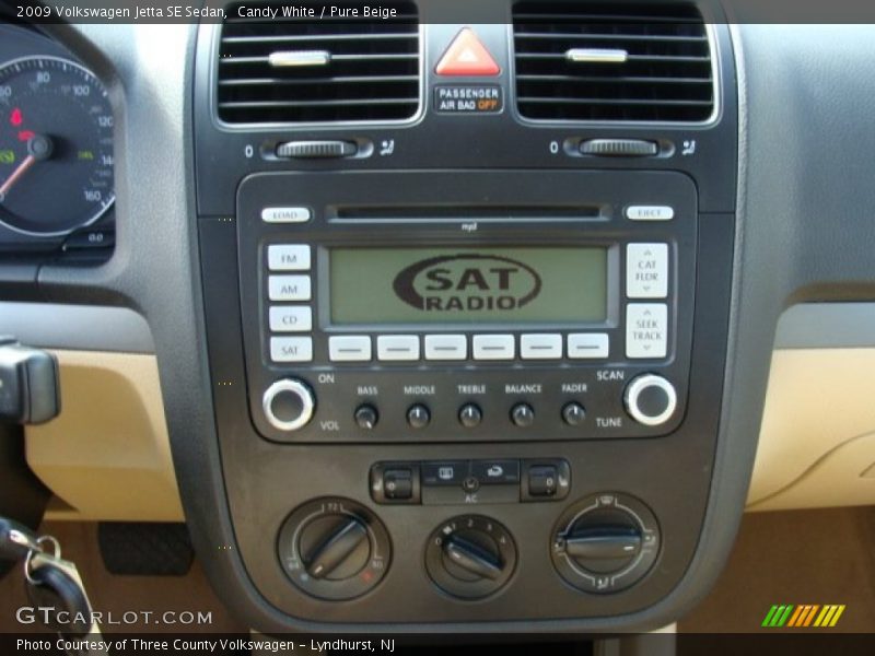 Candy White / Pure Beige 2009 Volkswagen Jetta SE Sedan