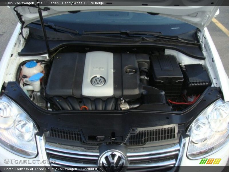 Candy White / Pure Beige 2009 Volkswagen Jetta SE Sedan