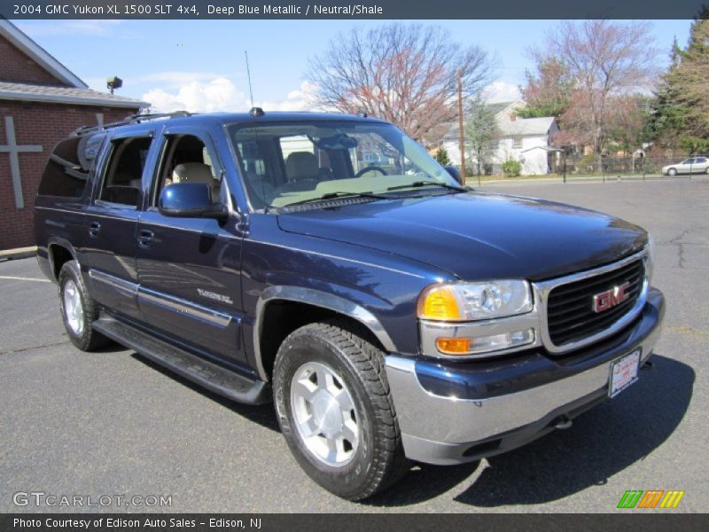 Front 3/4 View of 2004 Yukon XL 1500 SLT 4x4