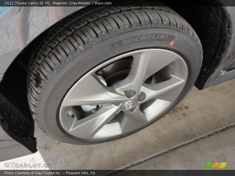 Magnetic Gray Metallic / Black/Ash 2012 Toyota Camry SE V6